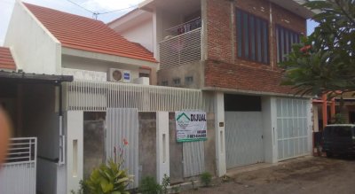 (BWI A.194) Rumah Telah terjual di Perumahan Artha Mas, Penataban Rumah Dijual di Perumahan Artha Mas, Penataban, Kec. Giri, Kab. BAnyuwangi Rumah Mewah Strategis Tengah Kota. Lokasi di Perumahan Artha Mas, Kel/Desa Penataban,Kec. Giri - Banyuwangi. Lingkungan aman & nyaman, Row jalan Omahku Properti